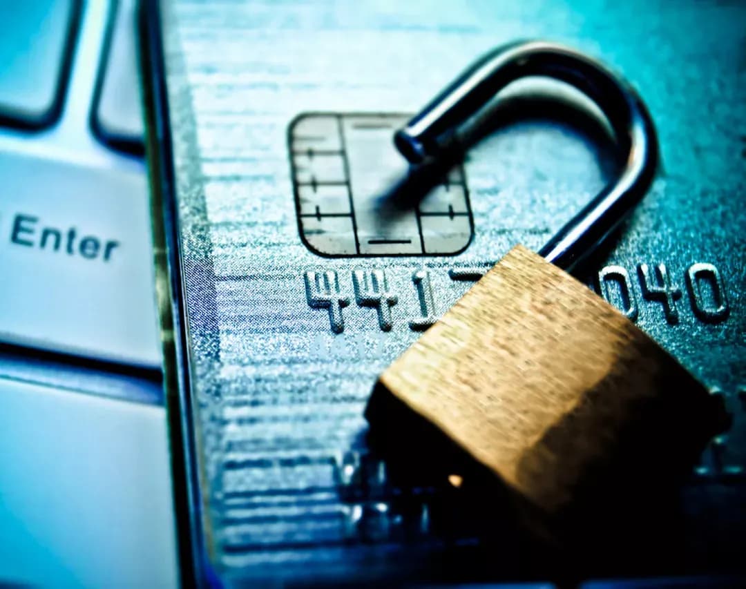 ¡Protégete contra el robo de identidad y la clonación de tarjetas de crédito!